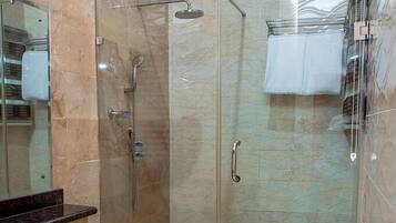Bathtub, free toiletries, slippers, towels