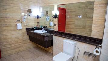 Bathtub, free toiletries, slippers, towels