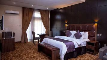 Family Room, Balcony, City View