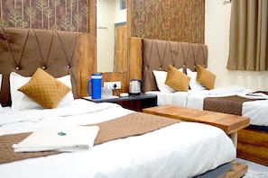 Desk, soundproofing, free WiFi - Hotel Mahalok Palace (Ujjain)