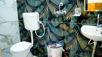 Basic Quadruple Room | Bathroom