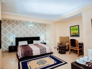 Luxury Room, Balcony, City View | Desk, laptop workspace, free WiFi - Universal Hotel Enugu (Enugu)