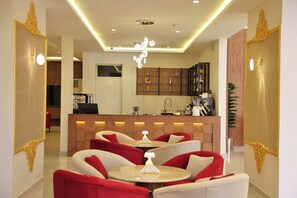 每日供應當地菜式早餐 (費用另計)