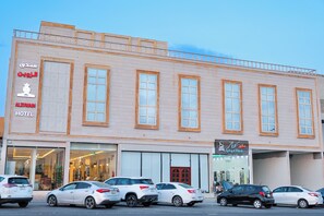 Front of property - alzuwain hotil (Arar)