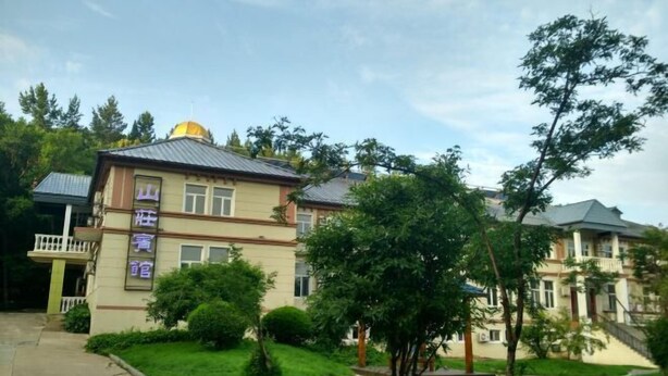 A building with a yellow dome and a sign that reads "hotel". - Jingpo Lake Mountain villa hotel (Ning'an)