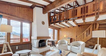 Spacious living room with fireplace, fully equipped kitchen (Nespresso coffee machine, microwave, di