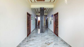 Lobby - Treebo Ramayan Suites Ayodhya (Faizabad)