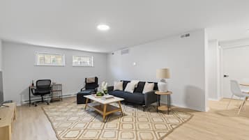 Comfort Condo, 1 Bedroom, Kitchen, City View | Living room | 50-inch Smart TV with satellite channels