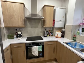 Apartment | Private kitchen - Cosy London Apartment Near Borough Market (London)