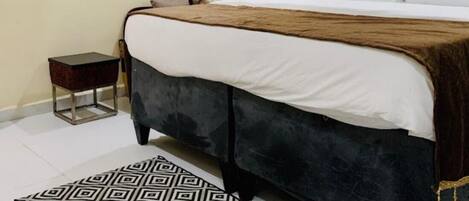 Escrivaninha, espaço de trabalho para notebook, Wi-Fi de cortesia