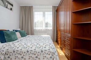 2 bedrooms, desk, iron/ironing board, travel crib