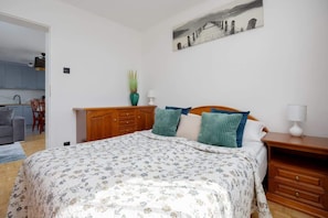 2 bedrooms, desk, iron/ironing board, travel cot