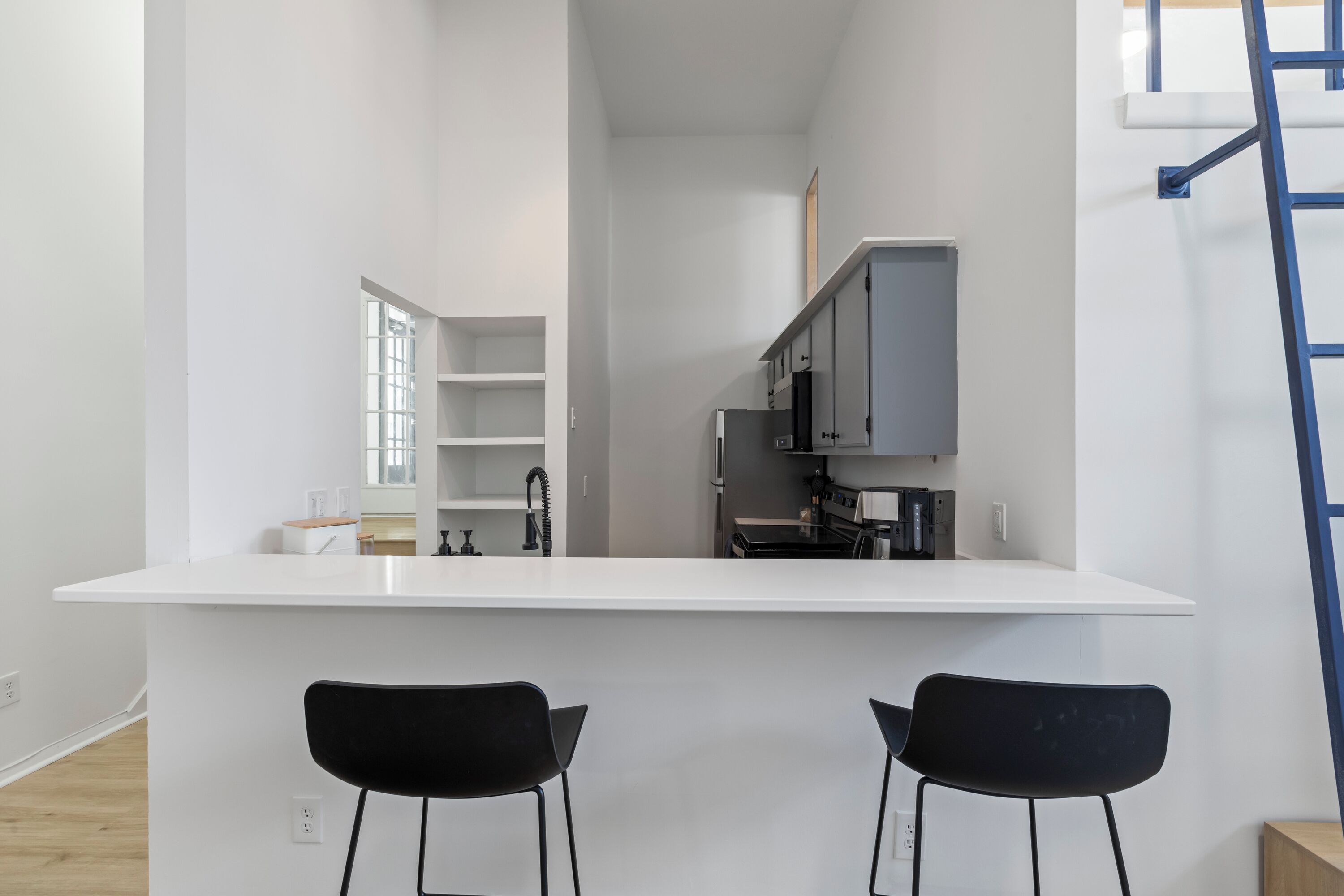 Signature Condo, 3 Bedrooms, City View | In-room dining