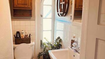 Hårføner, håndklær, såpe og toalettpapir