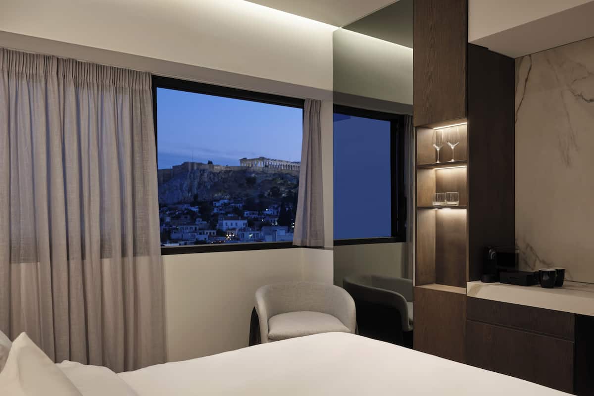 Acropolis Deluxe Triple Room | Minibar, in-room safe, desk, laptop workspace