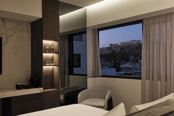 Acropolis Superior King Room | 1 bedroom, minibar, in-room safe, desk