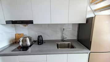 Fridge, stovetop, electric kettle, cookware/dishes/utensils