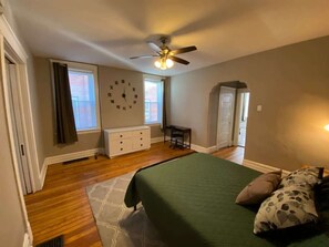 1 bedroom, WiFi, bed sheets - St. Louis 1BR Apartment w/ Fenced Backyard, On-Site Laundry & Pet-Friendly (St. Louis)