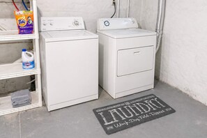 Interior - St. Louis 1BR Apartment w/ Fenced Backyard, On-Site Laundry & Pet-Friendly (St. Louis)