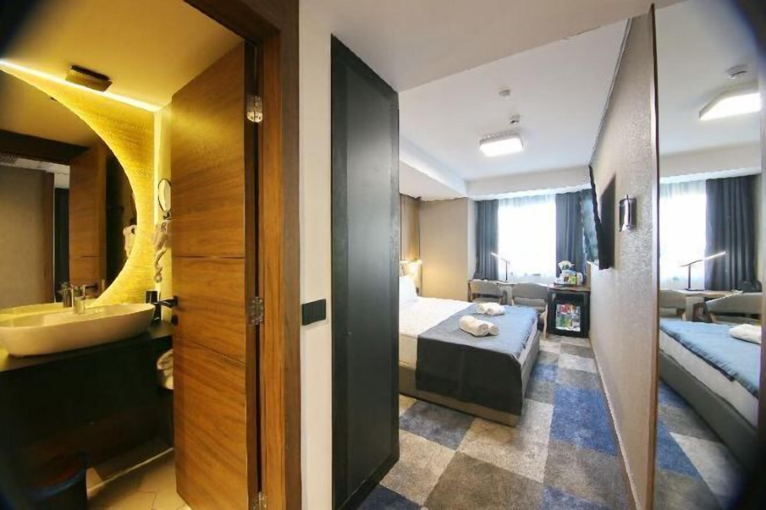 Minibar, in-room safe, desk, laptop workspace