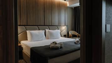 Deluxe studio suite | Een minibar, een kluis op de kamer, een bureau, een laptopwerkplek