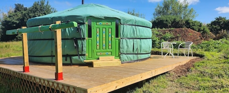 Outdoor dining. Cozy Yurt in the heart of Tyrone countryside.