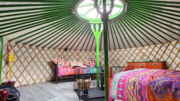 1 bedroom, bed sheets