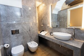 Luxury-Doppelzimmer, 1 King-Bett, eigenes Bad, Stadtblick | Badezimmer