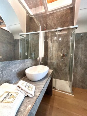 Free minibar, in-room safe, individually furnished, desk - Heraklean Suites Tropea (Tropea)