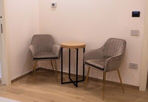 Luxury-Doppelzimmer, 1 Queen-Bett, eigenes Bad, Blick auf den Innenhof | Wohnbereich