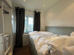 1 bedroom, iron/ironing board, Internet, bed sheets