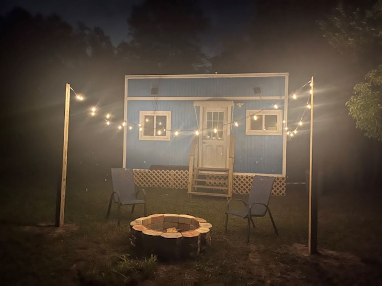 Love nest in the woods: cozy tiny house getaway