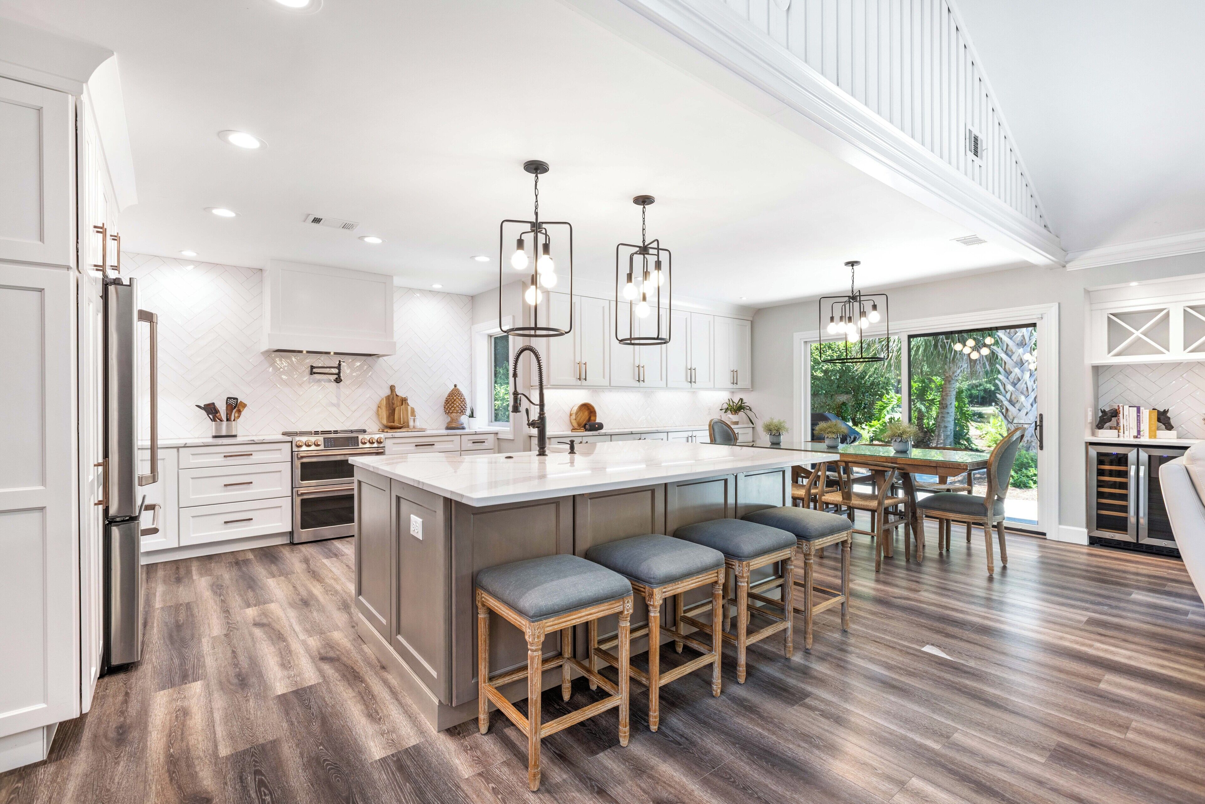 Køleskab, mikrobølgeovn, ovn, kogeplade