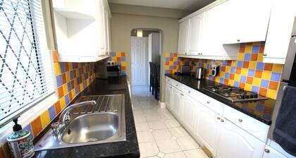 Large 3 Bed Bungalow - Beautiful Refurb - Garden