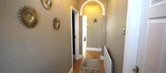 Bungalow - Sleeps 8 - Pets-enclosed Garden-parking