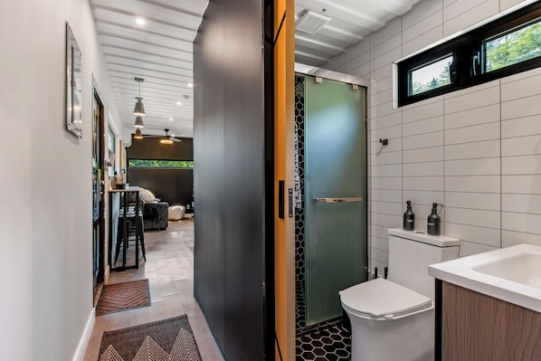 Towels, soap, shampoo, toilet paper
