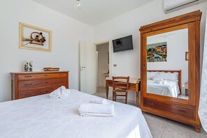 3 hálószoba, laptophoz jól használható munkafelület és ingyenes wifi