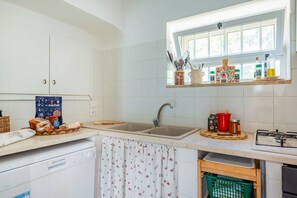 Family House, Multiple Bedrooms, Mountainside (Casa Vacanze Minare Selva di Fasano) | Private kitchen | Fridge, microwave, oven, stovetop - Casa Vacanze Minare Selva di Fasano (Fasano)