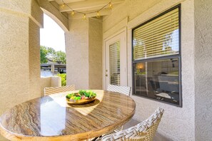 Apartment (2 Bedrooms) | Interior - 3 Mi to Tpc: Chic Condo w/ Pool Access & Grills (Scottsdale)