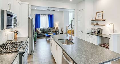 Bright Nashville Townhome ~ 5 Mi to Downtown!