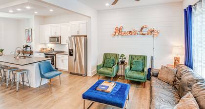 Bright Nashville Townhome ~ 5 Mi to Downtown!