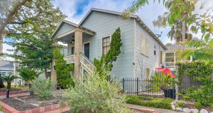 Cozy Galveston Apt w/ Patio: Close to The Strand!