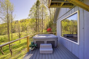 House (3 Bedrooms) | Interior - 24-acre Cottage w/ Hot Tub Near Blowing Rock (Lenoir)