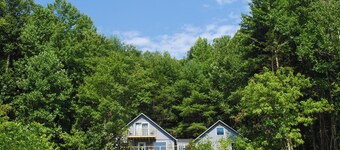 24-acre Cottage w/ Hot Tub ~ 10 Mi to Blowing Rock