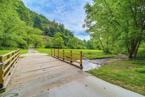 House (3 Bedrooms) | Interior - 24-acre Cottage w/ Hot Tub ~ 10 Mi to Blowing Rock (Lenoir)