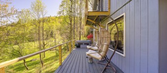 24-acre Cottage w/ Hot Tub Near Blowing Rock