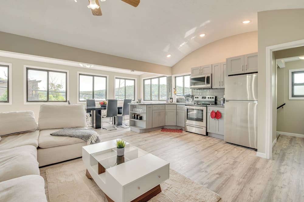 Walk to Harveys Lake! Modern Apt w/ Water Views - Ricketts Glen State Park, PA