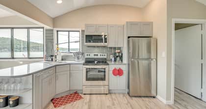 Modern Harveys Lake Apartment w/ Beach Access!