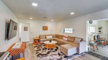 House (3 Bedrooms) | Front of property