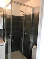 Towels, soap, shampoo, toilet paper